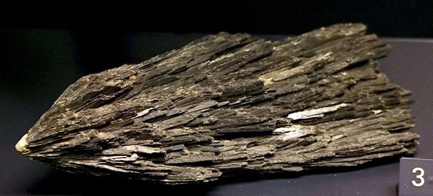 Spécimen de Cyanite noire