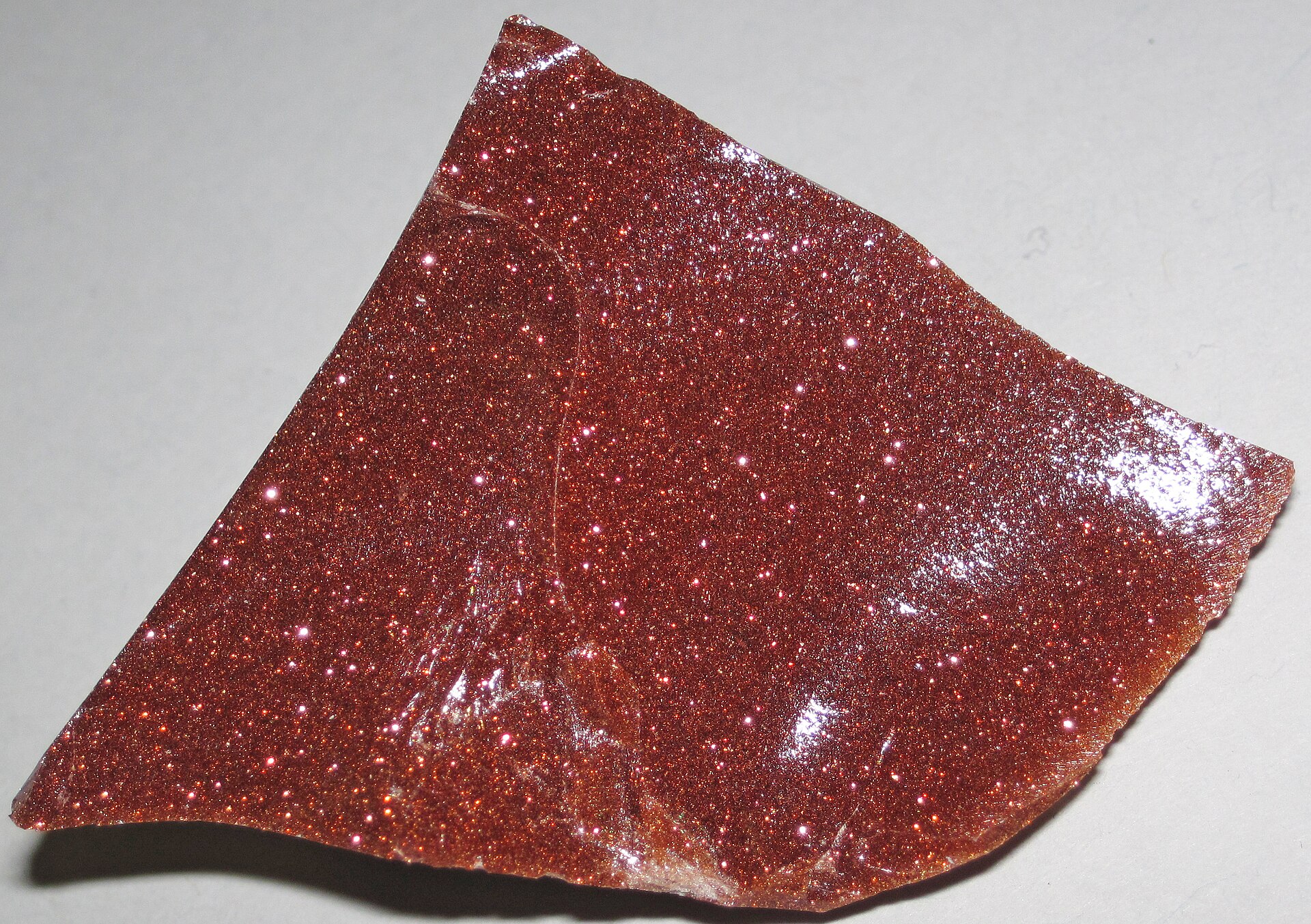 Spécimen de Goldstone (pierre d'or) — verre artificiel