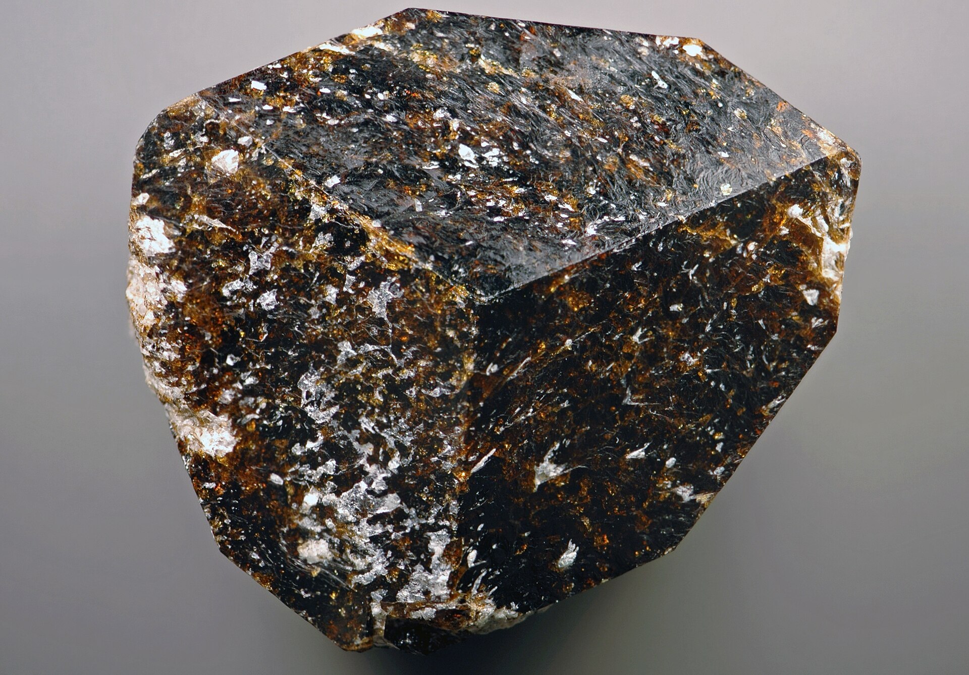 Spécimen de Tourmaline brune